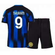 Maglia Inter Milan Bambino Marcus Thuram 9 Prima Divisa Calcio 2023-24..